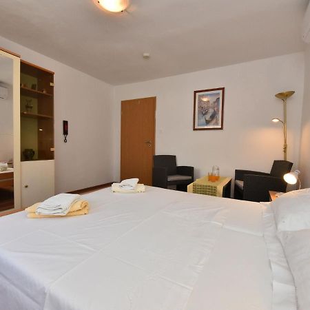 Traditional Apartment In Zadar With Garden Экстерьер фото