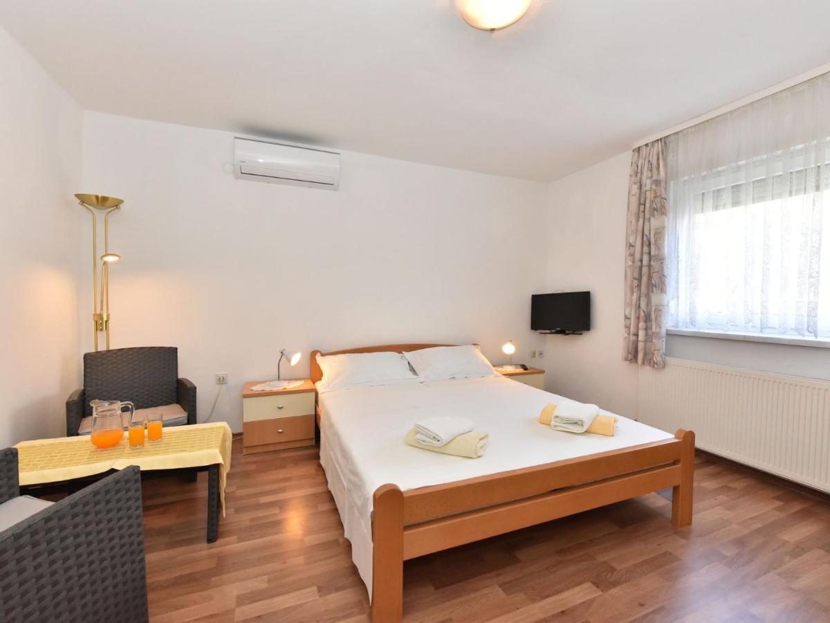 Traditional Apartment In Zadar With Garden Экстерьер фото