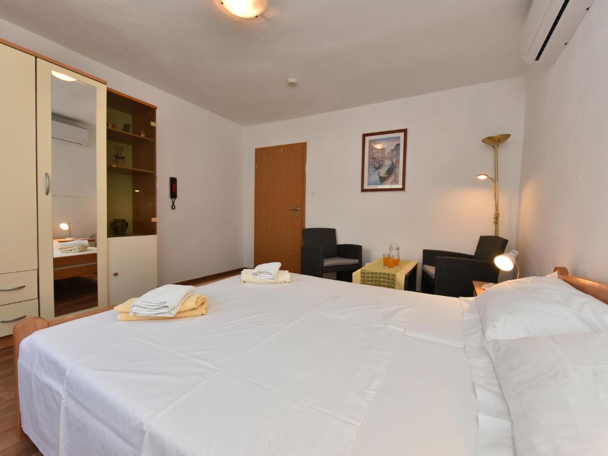 Traditional Apartment In Zadar With Garden Экстерьер фото
